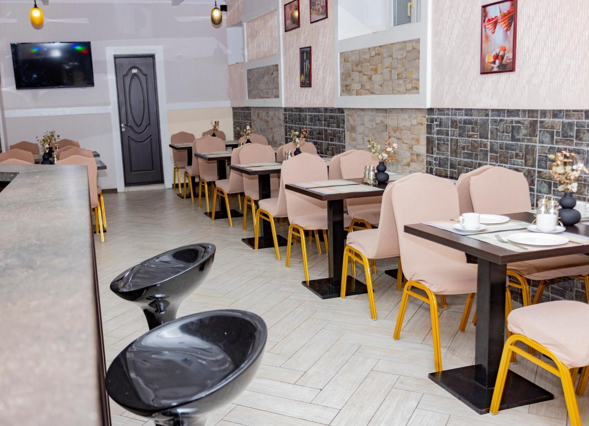 Lolo Hotel Кишинёв Экстерьер фото
